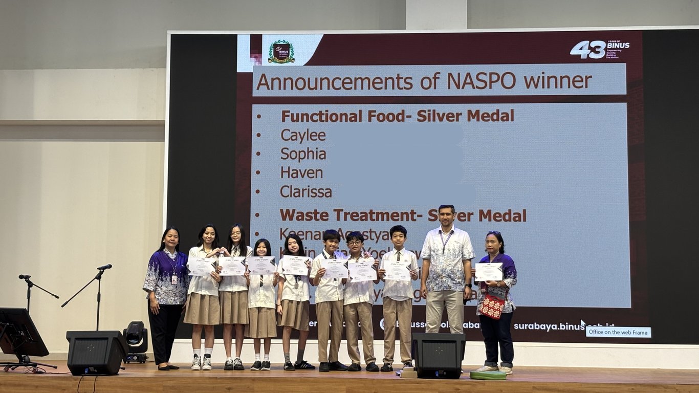 Siswa Kelas 7 BINUS SCHOOL Surabaya Raih Silver Medal di NASPO Lewat Inovasi Pangan Darurat dan AI Pemilah Sampah