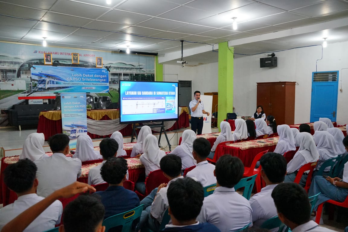 KAI Bandara Edukasi 150 Pelajar SMA Negeri 1 Lubuk Pakam tentang Keselamatan Perkeretaapian Sekaligus Perkenalkan Layanan Baru