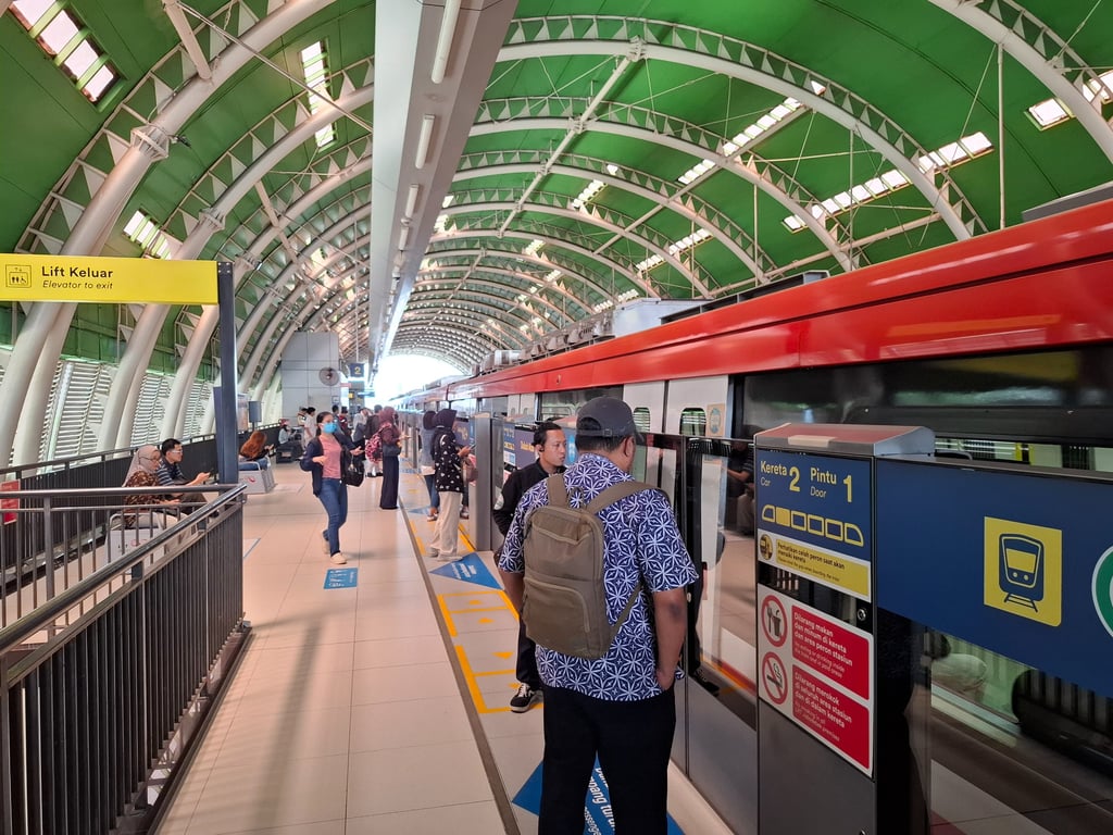 Kembali Normal, KAI Sampaikan Permohonan Maaf atas Gangguan Perjalanan LRT Jabodebek
